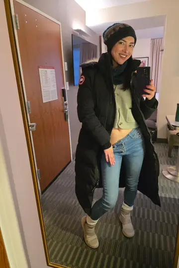 Slim Amateur Fingers Herself and Uses a Buttplug in Public