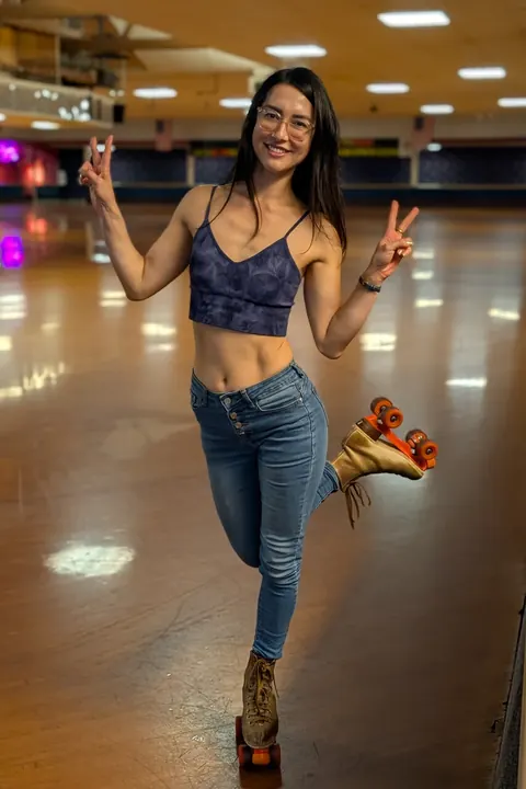 Slim Amateur Fingers Herself and Uses a Buttplug in Public – photo 2 of 21