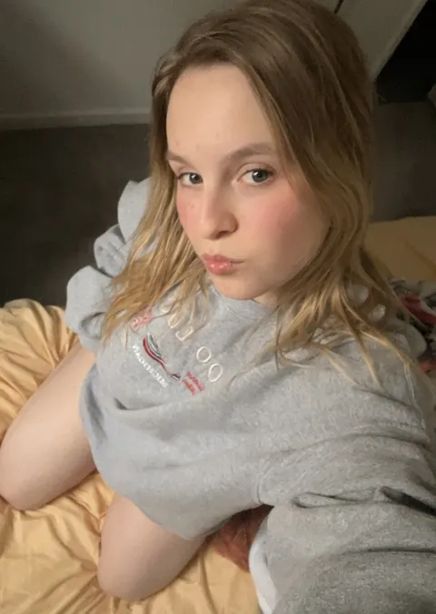 Blonde with Big Tits Poses Nude for a Selfie – photo 7 of 10