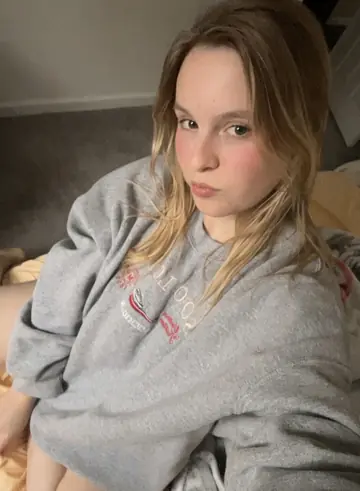 Blonde with Big Tits Poses Nude for a Selfie