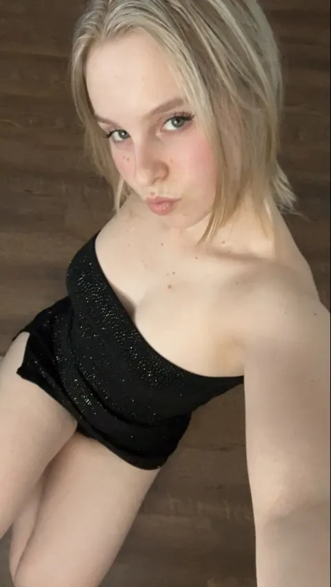 Blonde with Big Natural Tits Strips Nude and Poses for the Camera – photo 2 of 10
