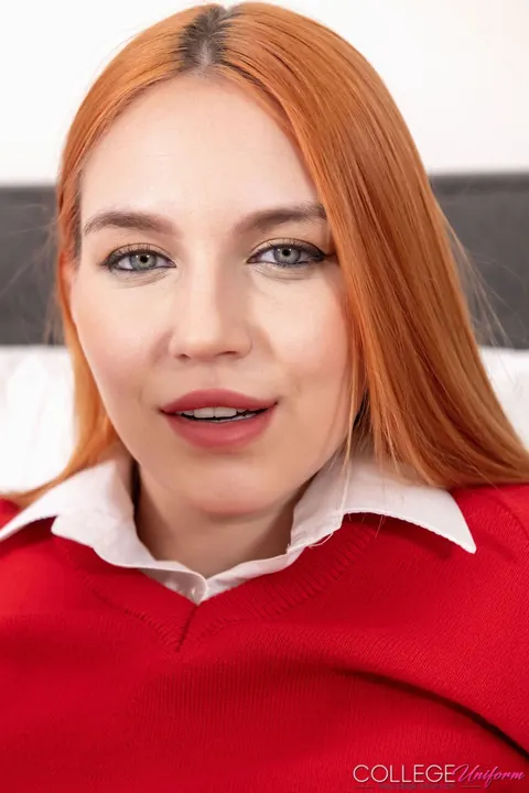 Leya Desantis: Petite Redhead Enjoys Pussy Licking and Doggy Style – photo 5 of 21