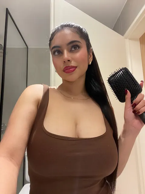 BBW Brunette Cups Her Big Natural Tits and Poses Nude – photo 13 of 20