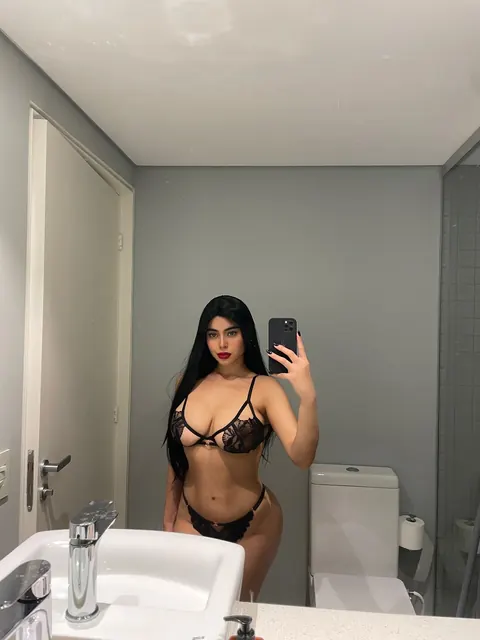 BBW Brunette Cups Her Big Natural Tits and Poses Nude – photo 16 of 20