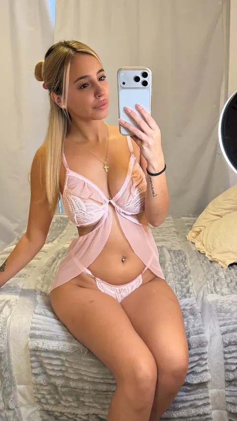 Blonde BBW Shows Off Her Big Natural Tits – photo 10 of 14
