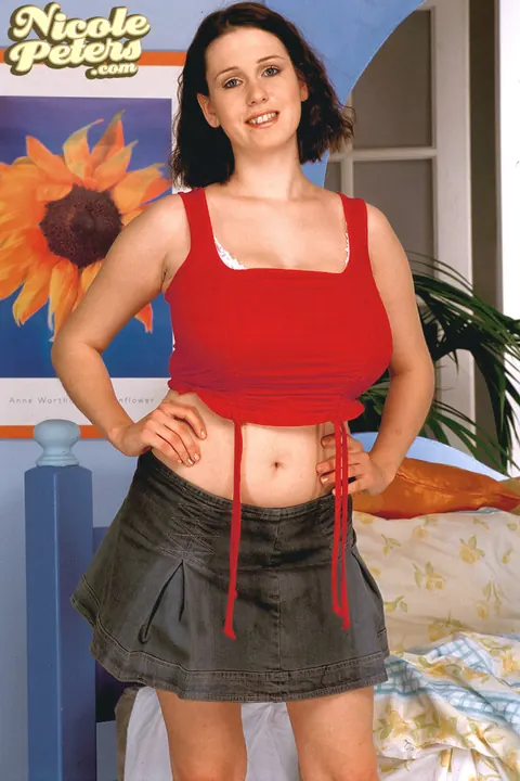 Nicole Peters: Brunette MILF Flaunts Her Big Natural Tits and Hairy Bush – photo 1 of 21