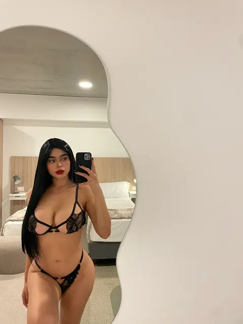 BBW with Big Tits Takes Lingerie Selfies on Her Phone – photo 19 of 20