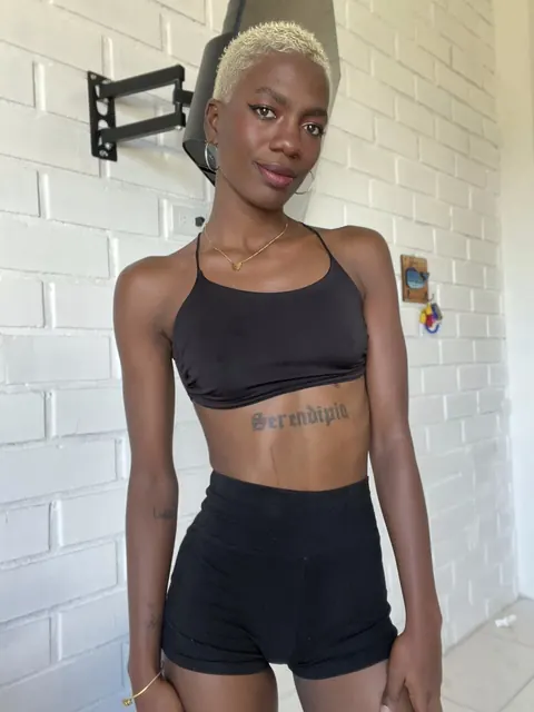 Ebony Model with Short Hair Poses Nude – photo 12 of 16