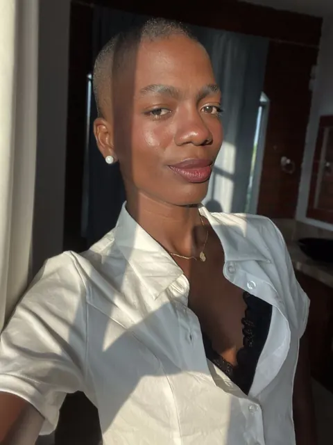 Ebony Model with Short Hair Poses Nude – photo 7 of 16