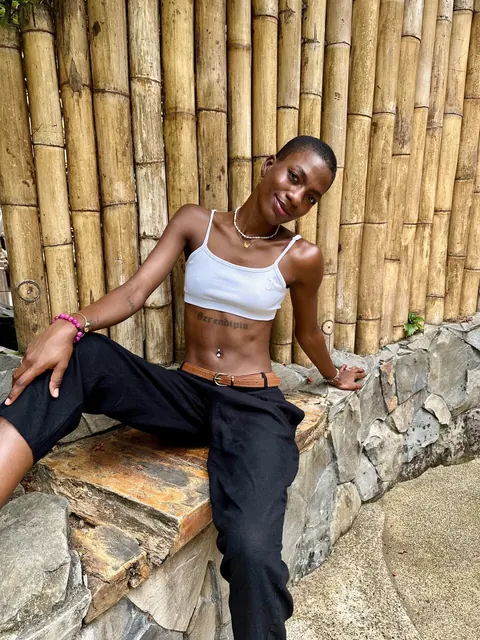 Ebony Model with Short Hair Poses Nude – photo 9 of 16