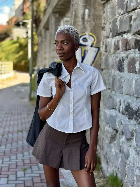 Ebony Model with Short Hair Poses Nude – photo 4 of 16