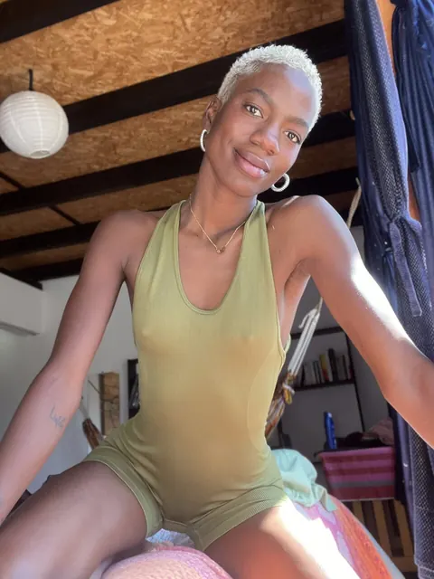 Ebony Model with Short Hair Poses Nude – photo 16 of 16