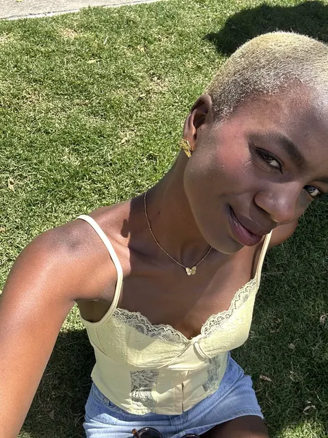 Ebony Model with Short Hair Poses Nude – photo 2 of 16