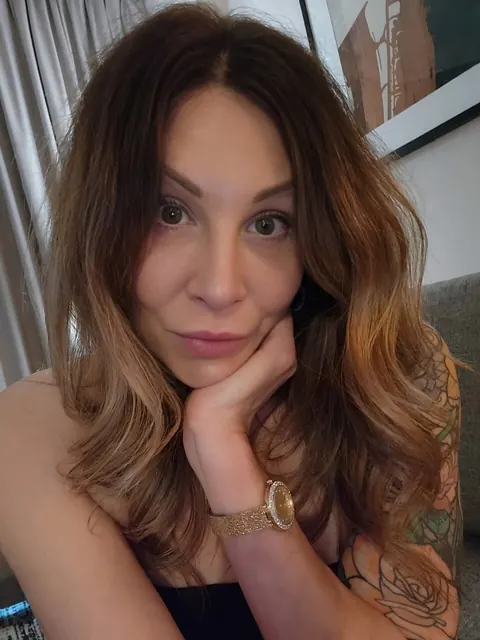 Busty MILF with Natural Tits Arches Back Nude – photo 2 of 10