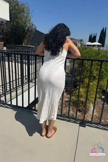BBW Brunette Lifts Her Skirt and Spreads Her Hairy Pussy Outdoors