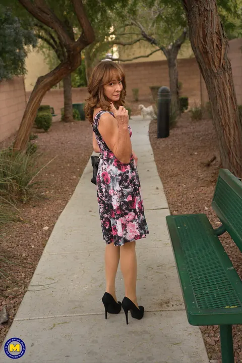 Mature Woman in Stockings Spreads Her Pussy Outdoors – photo 7 of 16