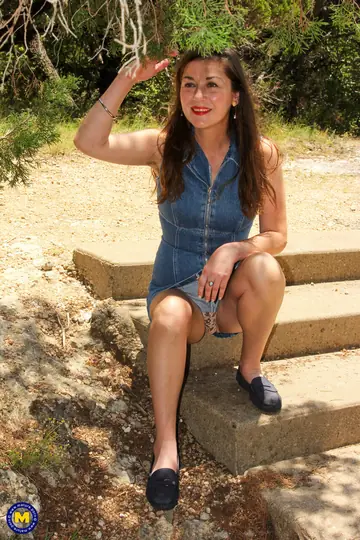 Mature Curvy Woman in Denim Vest Bares Her Hairy Pussy Outdoors
