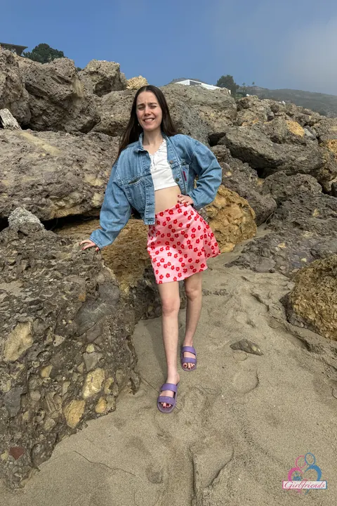 Sia Wood: Petite Hairy Brunette Poses Nude on Public Beach – photo 17 of 21
