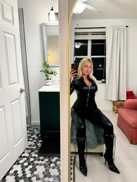 Thick Blonde Takes Anal and a Creampie in Selfie Set – photo 9 of 10