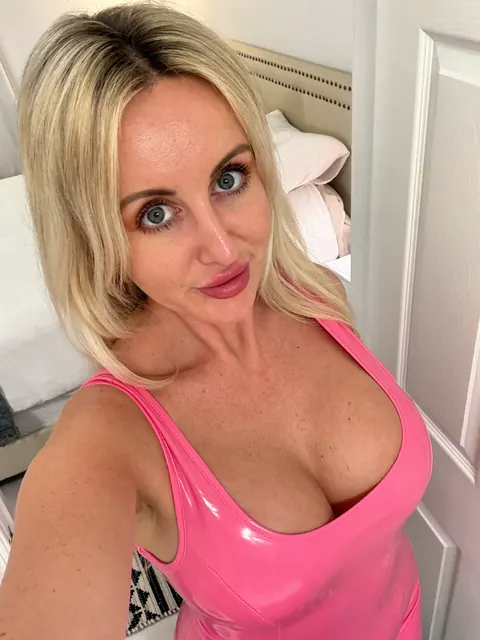 Thick Blonde Takes Anal and a Creampie in Selfie Set – photo 4 of 10