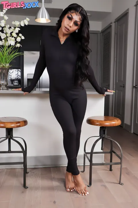 Curvy Ebony Trans Woman Poses Nude Showing Her Cock – photo 3 of 16