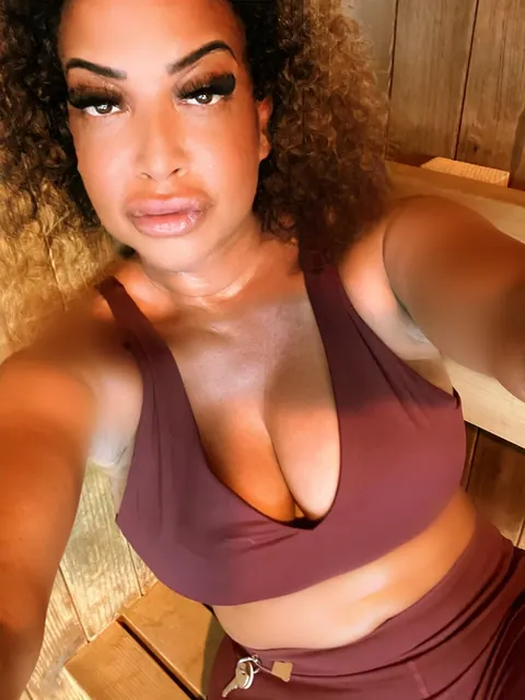 Thick Ebony MILF Takes a Selfie in Lingerie and Spreads – photo 11 of 11