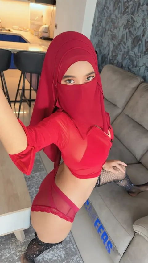 Slim Arab Model Shows Her Big Natural Tits – photo 10 of 19