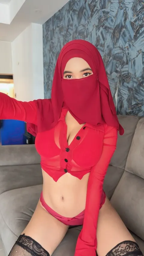Slim Arab Model Shows Her Big Natural Tits – photo 2 of 19