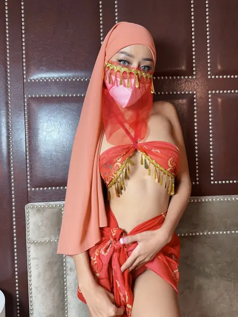 Slim Arab Woman Poses in Lingerie with a Veil Mask – photo 2 of 10