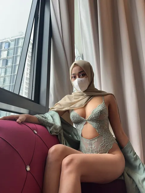 Slim Arab Woman with Enhanced Tits Poses in Lingerie – photo 5 of 13