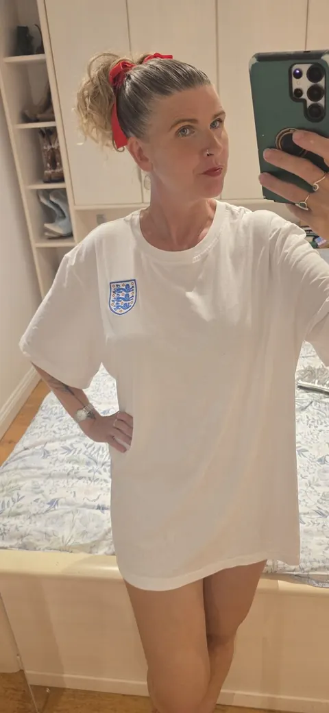 MILF with Piercing Takes Nude Mirror Selfie – photo 6 of 10