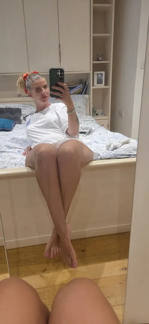 MILF with Piercing Takes Nude Mirror Selfie – photo 4 of 10