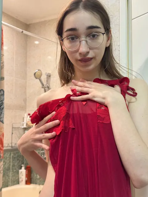 Petite Slim Woman in Glasses Takes Nude Selfies – photo 12 of 20