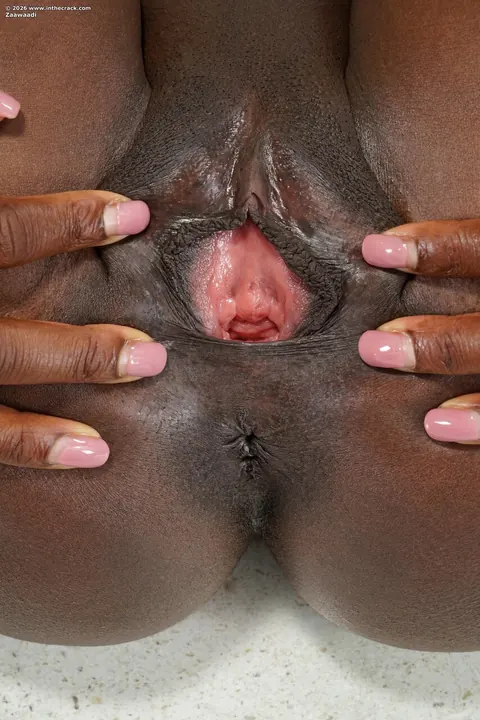 Zaawaadi: Slim Ebony MILF in Heels Strips and Spreads Her Big Ass – photo 14 of 21