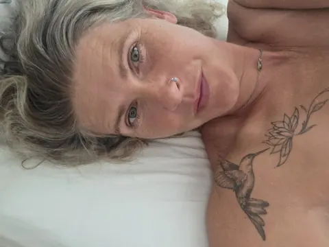 Blonde MILF with a Piercing Takes Nude Bedroom Selfies – photo 5 of 10