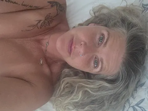 Blonde MILF with a Piercing Takes Nude Bedroom Selfies – photo 8 of 10