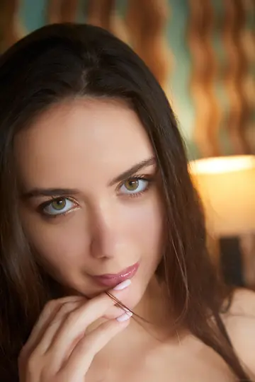 Vixi Rafi – Slim Brunette Parts Legs and Spreads Her Shaved Pussy