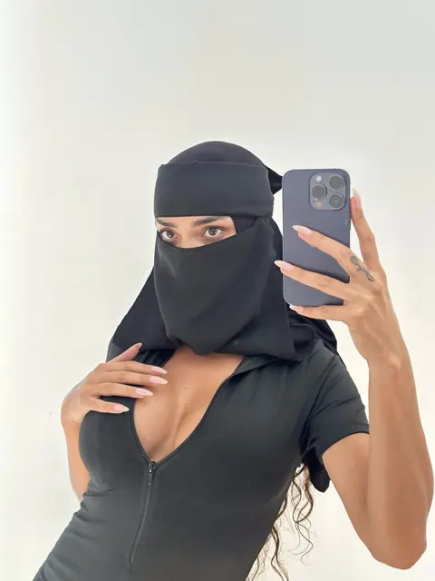 Arab BBW with Big Tits Poses in Her Clothes – photo 10 of 12