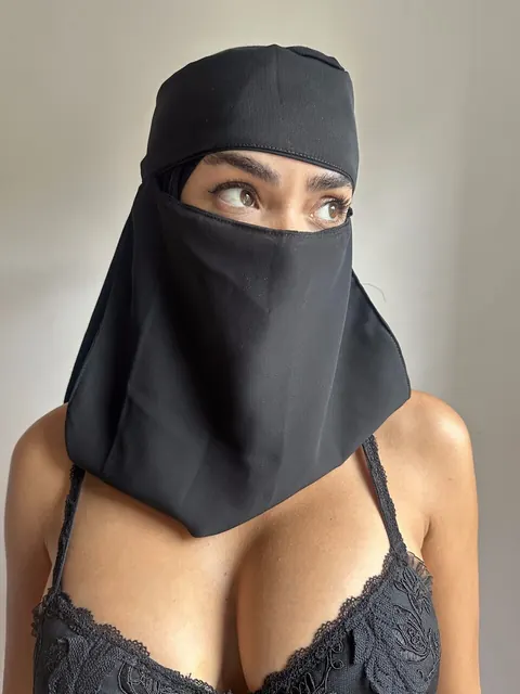 Arab BBW with Big Tits Poses in Her Clothes – photo 8 of 12