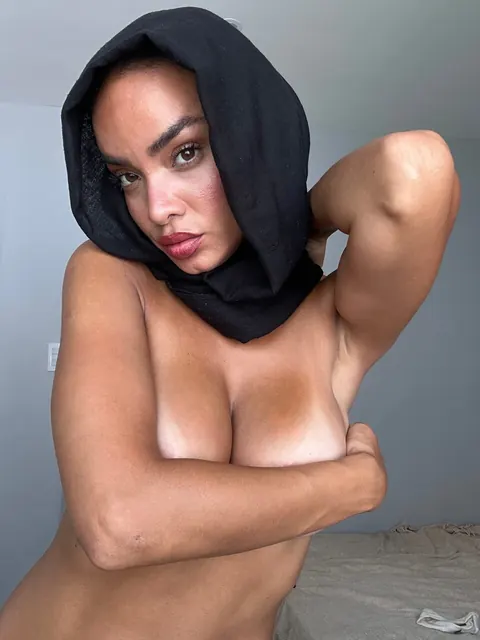 Arab BBW with Big Tits Strips Nude and Poses – photo 8 of 19