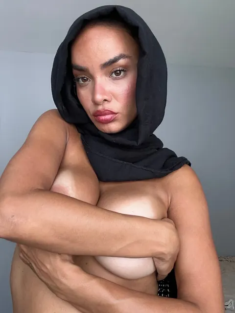 Arab BBW with Big Tits Strips Nude and Poses – photo 7 of 19
