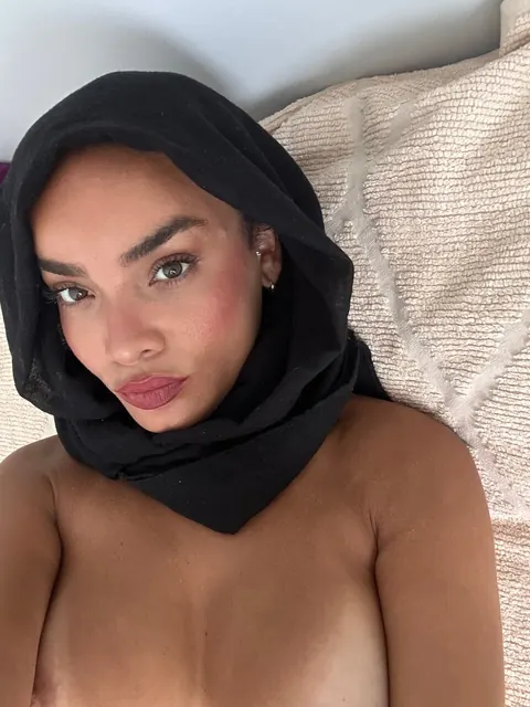 Arab BBW with Big Tits Strips Nude and Poses – photo 11 of 19