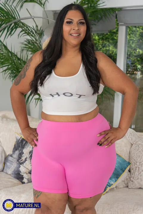 Mature PAWG Kisses Black Partner Before Interracial Sex – photo 1 of 21