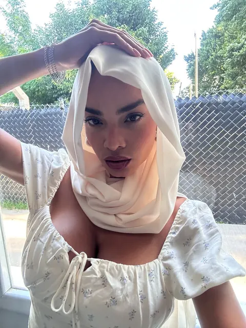 Arab Brunette with Big Tits Poses Nude – photo 7 of 14
