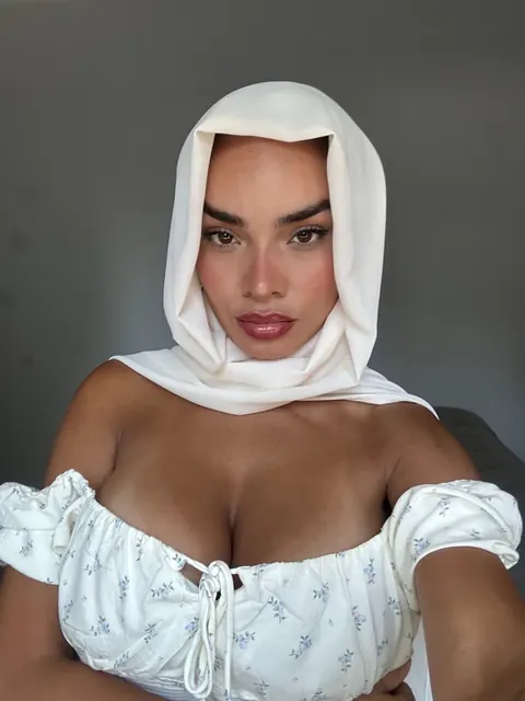 Arab Brunette with Big Tits Poses Nude – photo 11 of 14