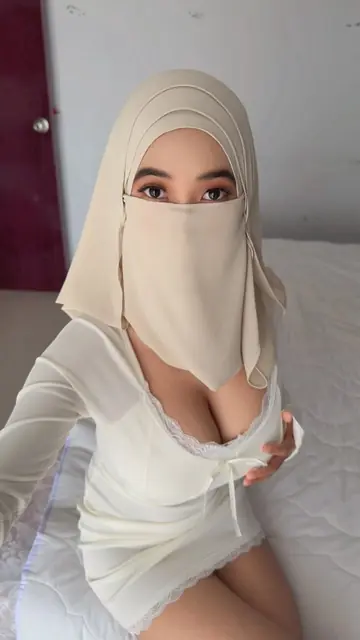 Arab Woman with Big Natural Tits Poses Nude