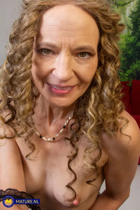 Mature European Woman Strips Nude and Poses for the Camera – photo 16 of 21