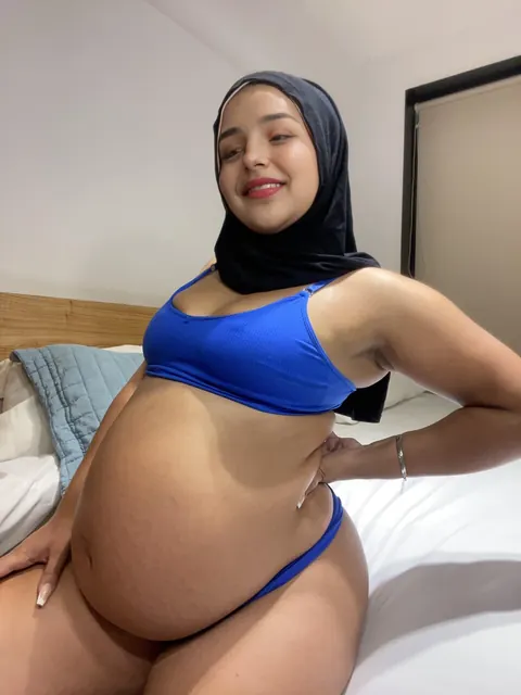Arab BBW Shows Her Huge Pregnant Belly – photo 11 of 12