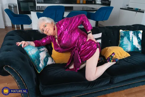 Mature European BBW Masturbates and Spreads on the Sofa – photo 6 of 21