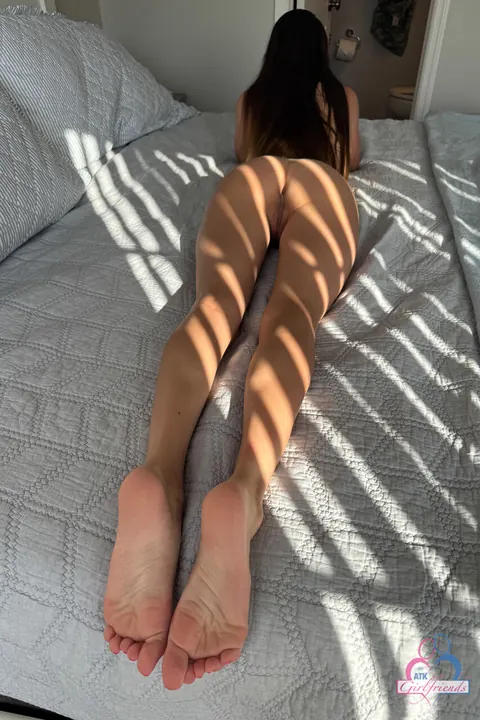 Amateur Shows Flexibility on the Beach and Takes a Creampie – photo 15 of 21
